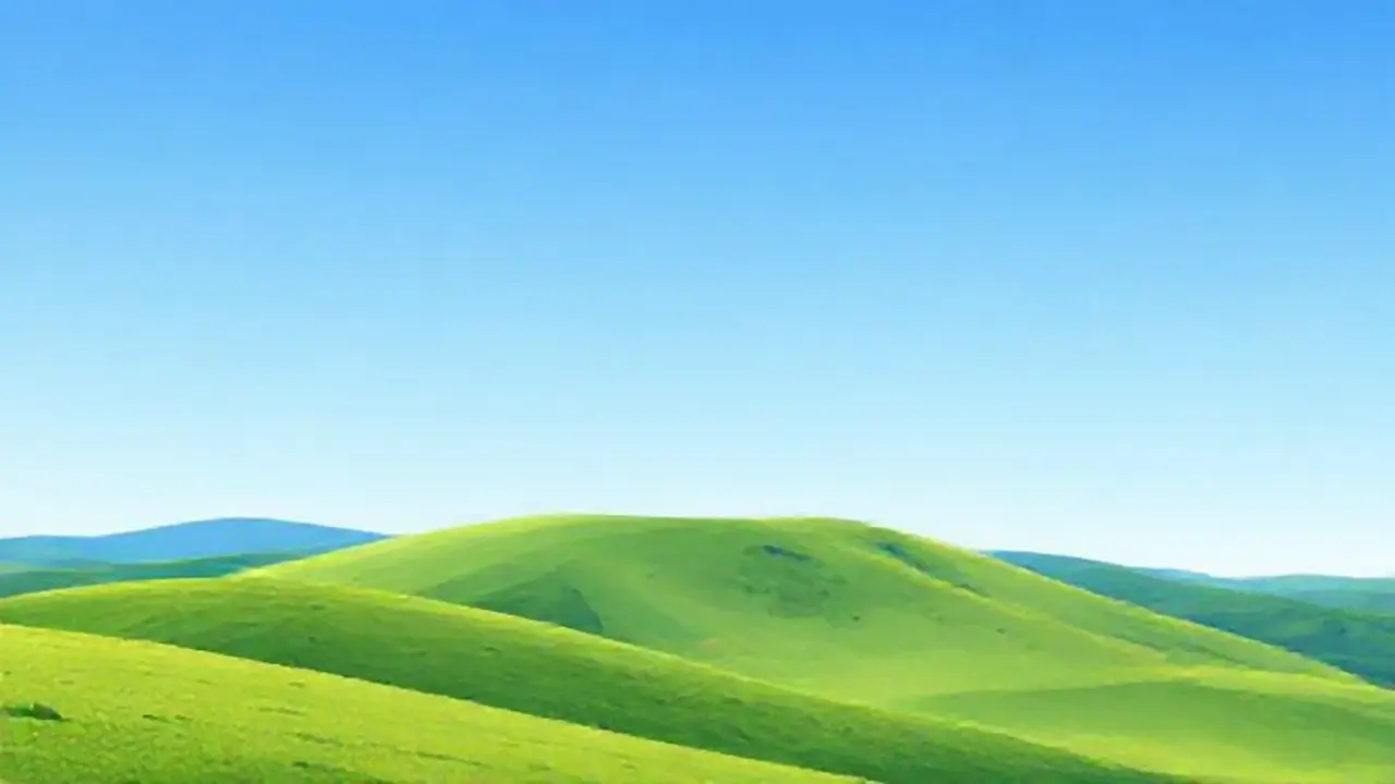 Cielo azul sobre colinas verdes
