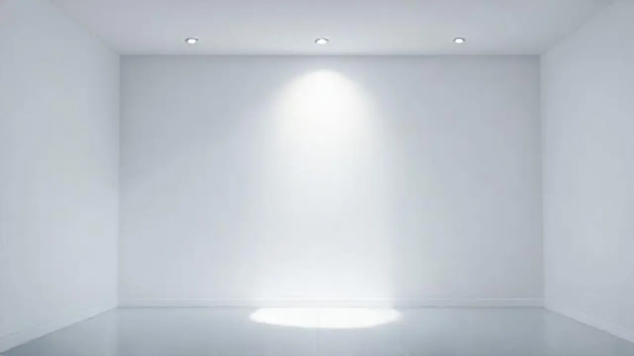 Luz tenue sobre lienzo blanco
