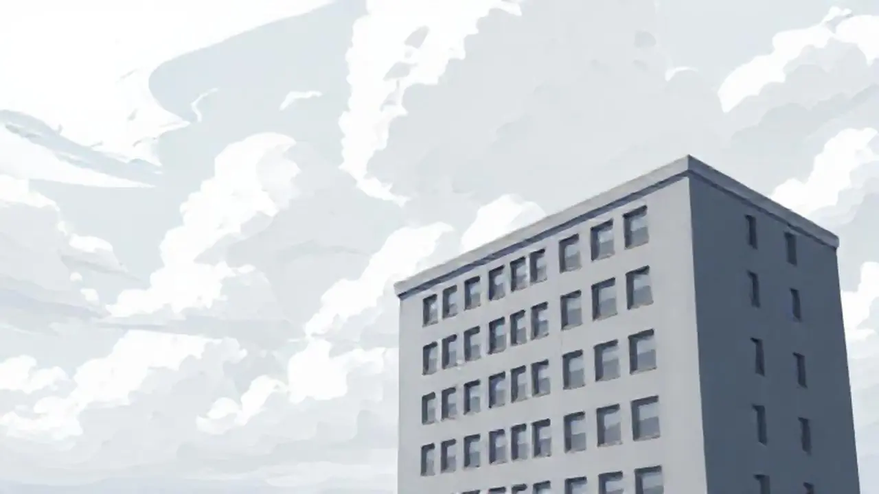 Un edificio gris en un cielo nublado