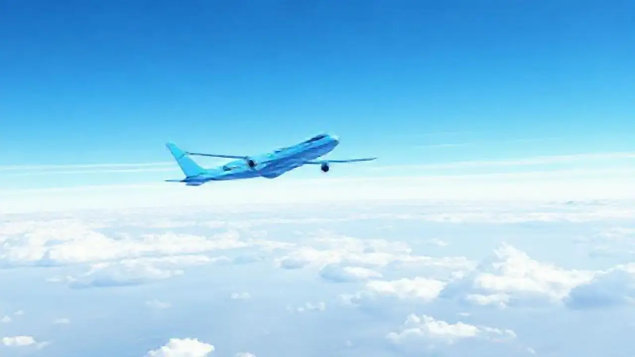 Avión azul en el cielo