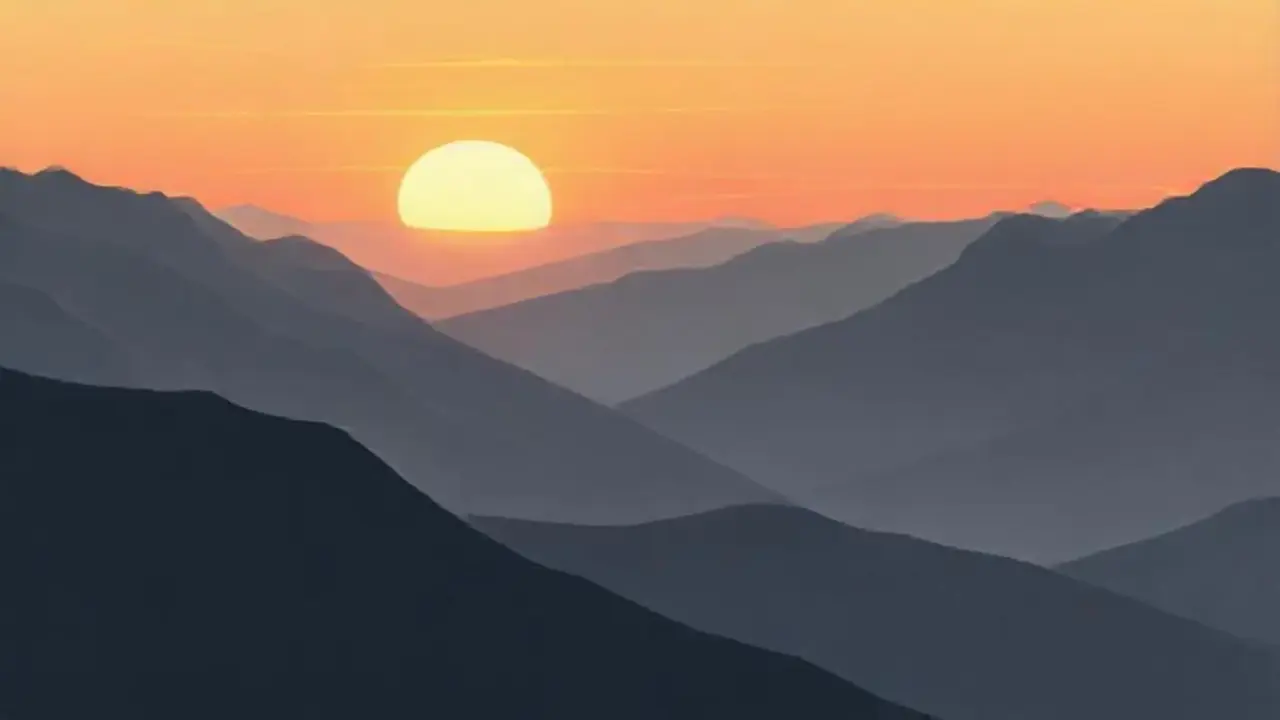 Montañas grises con el sol poniente