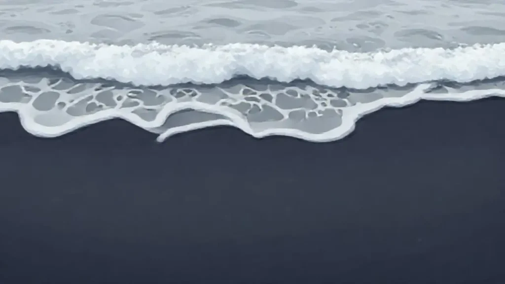 Olas grises golpean la arena oscura