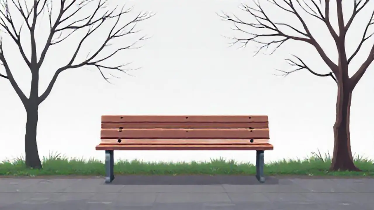 Banco vacío bajo un cielo gris