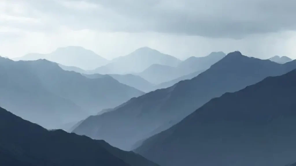 Montañas grises