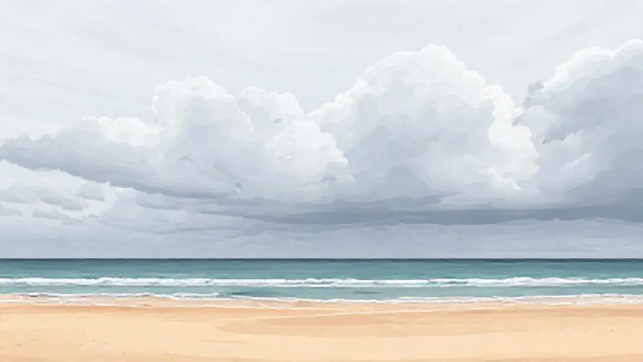 Nubes grises sobre la playa tranquila
