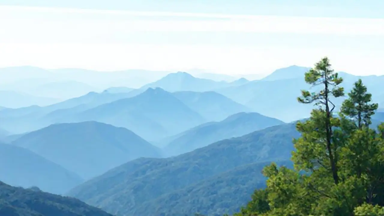 Montañas azules lejanas
