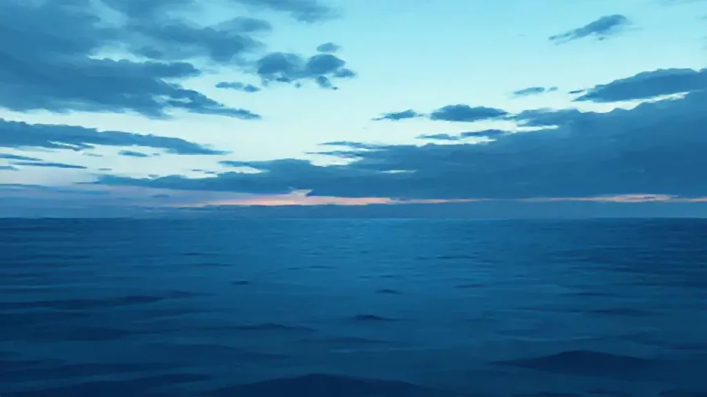 Cielo azul oscuro sobre el agua