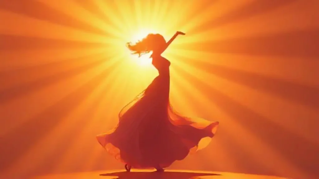 Mujer bailando en luz dorada